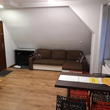 Krotka 3 Πανσιόν *